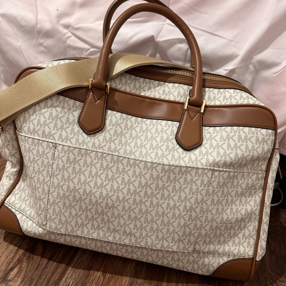 Michael Kors Weekender Bag - Picture 2 of 4
